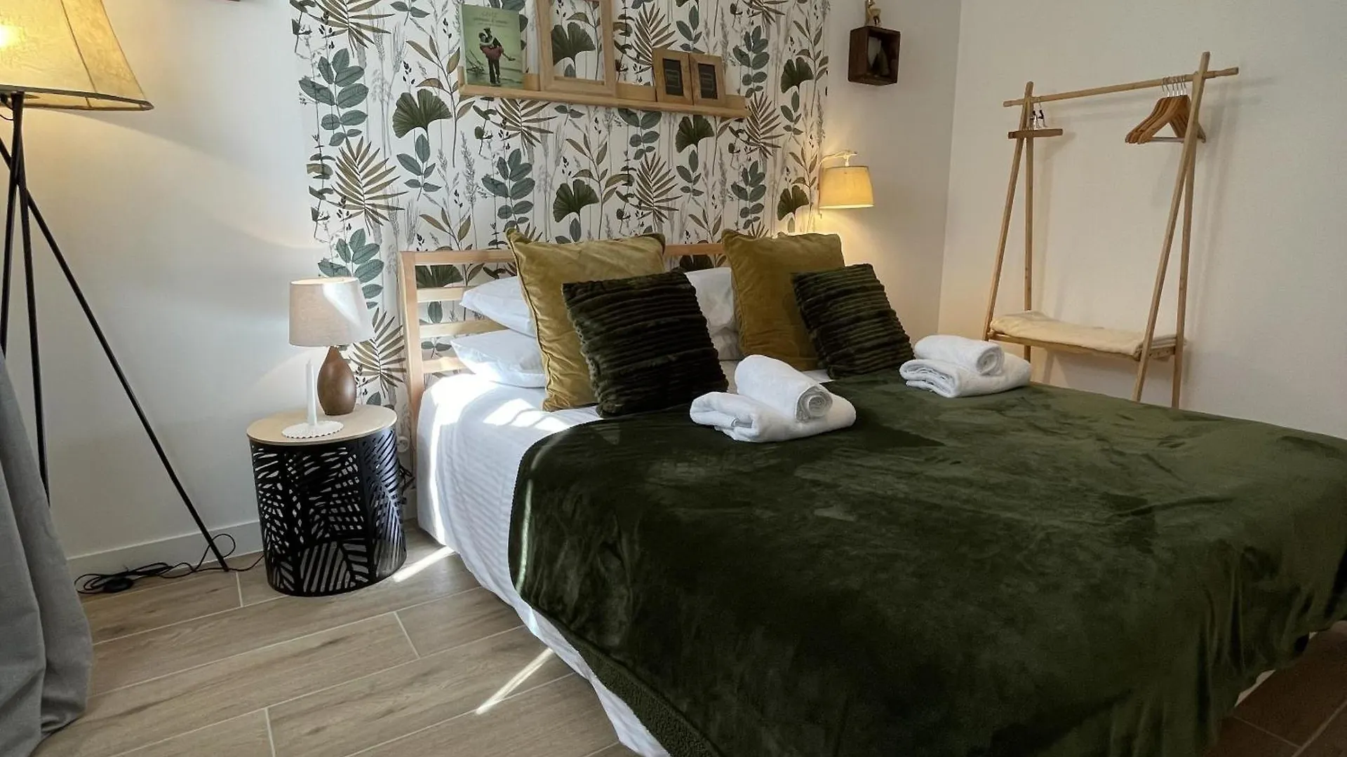 Le Clos Du Moulin 4 - Home, Garden, 3 Bedroom (Adults Only) 0*, Entraigues-sur-la-Sorgue